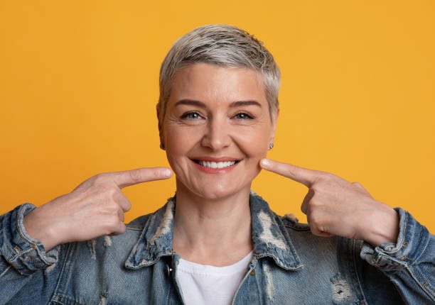 women smiling - yellow teeth white