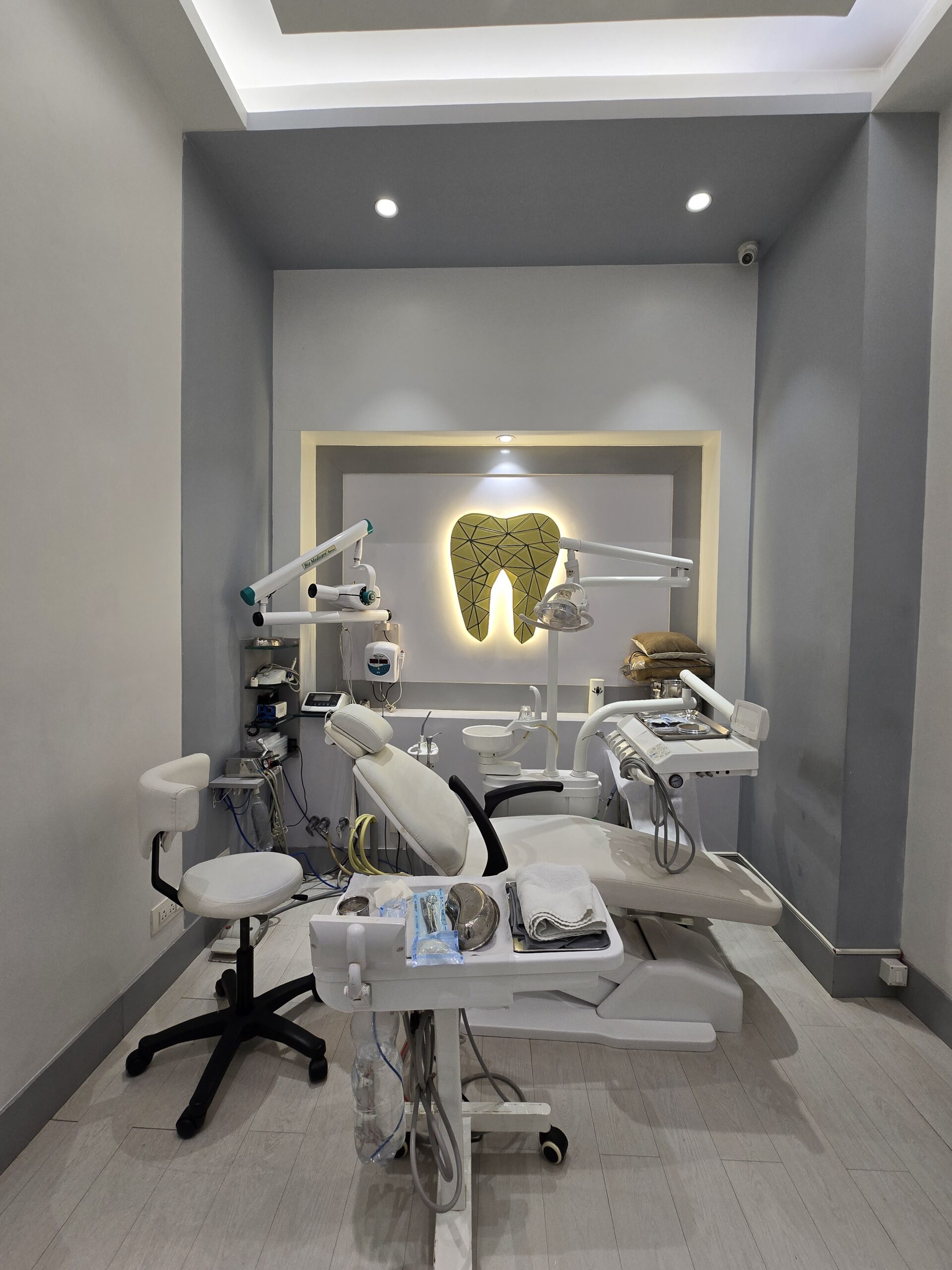 dental clinic in Kandivali East